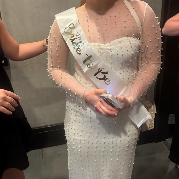 White Pearl Outfit - Picture 3 of 6